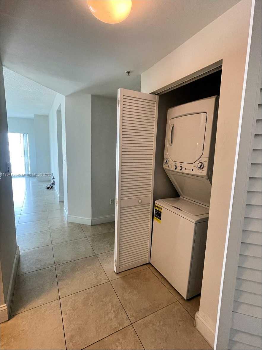Small Image of 50 MENORES AVE #717, Coral Gables Number 11