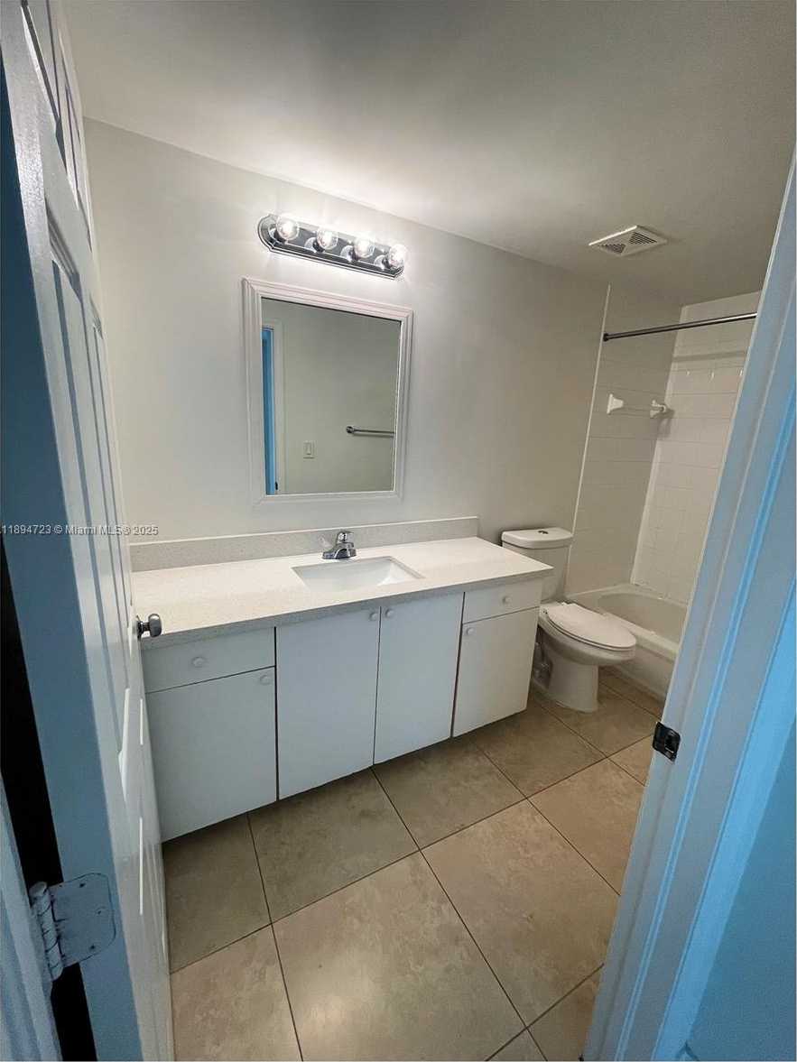 Small Image of 50 MENORES AVE #717, Coral Gables Number 12