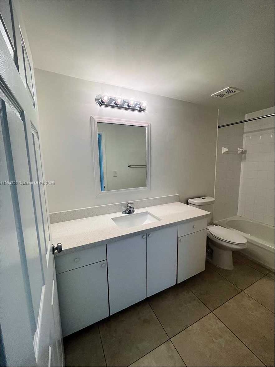 Small Image of 50 MENORES AVE #717, Coral Gables Number 13