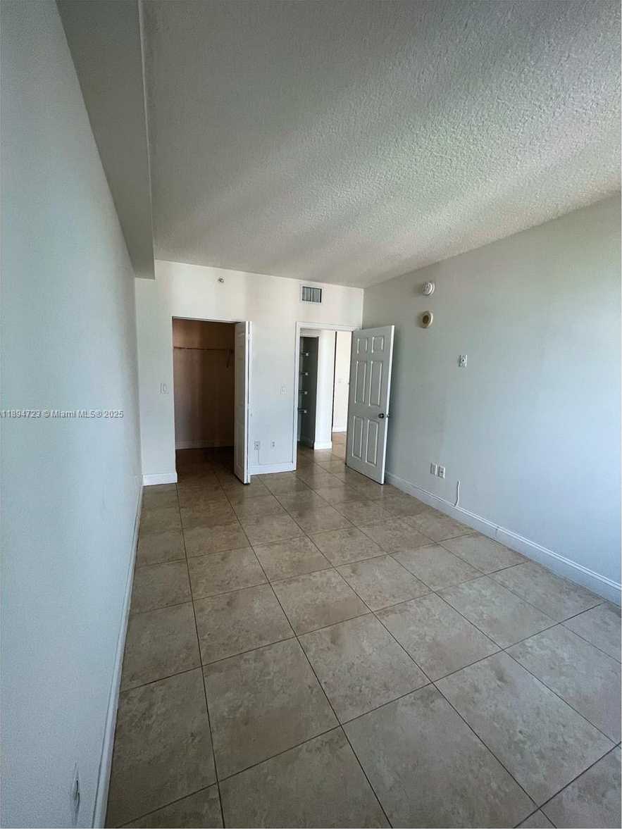 Small Image of 50 MENORES AVE #717, Coral Gables Number 17