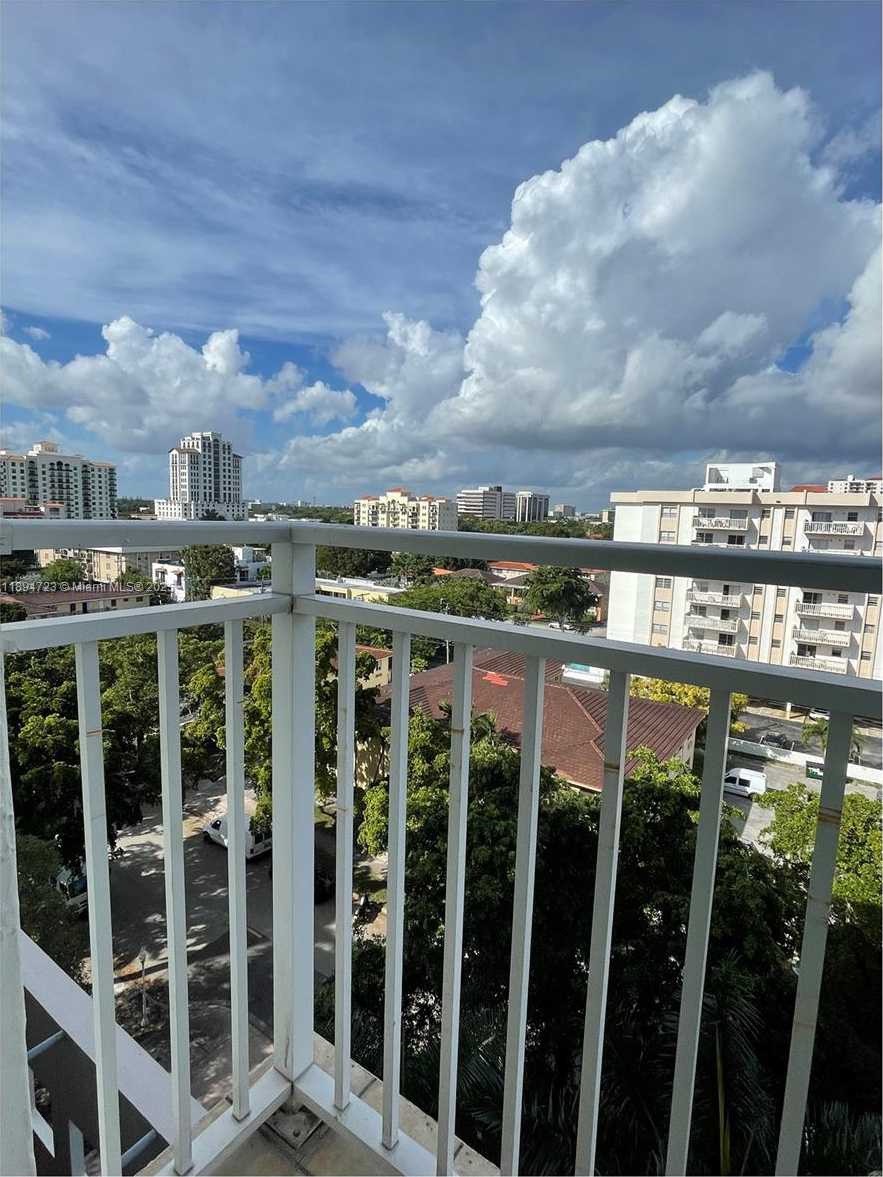 Small Image of 50 MENORES AVE #717, Coral Gables Number 25