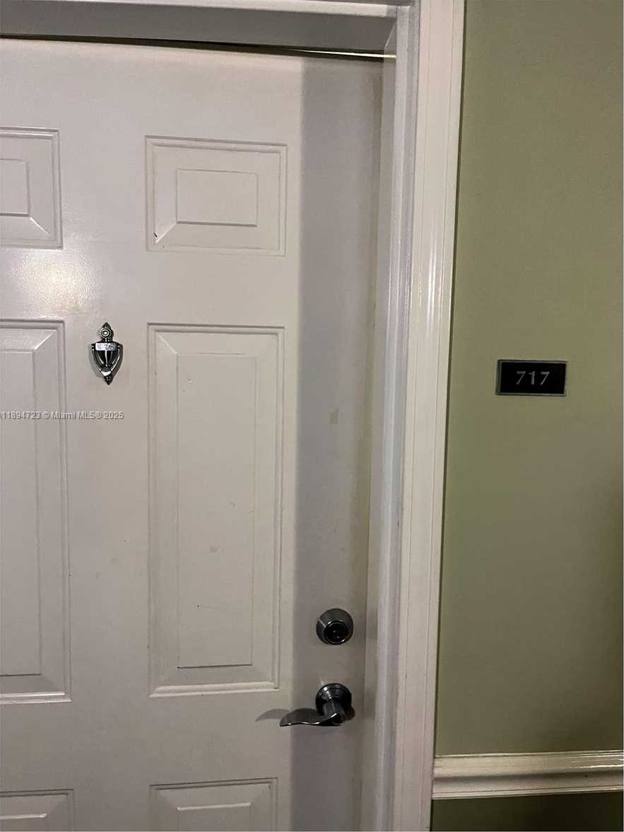 Small Image of 50 MENORES AVE #717, Coral Gables Number 5