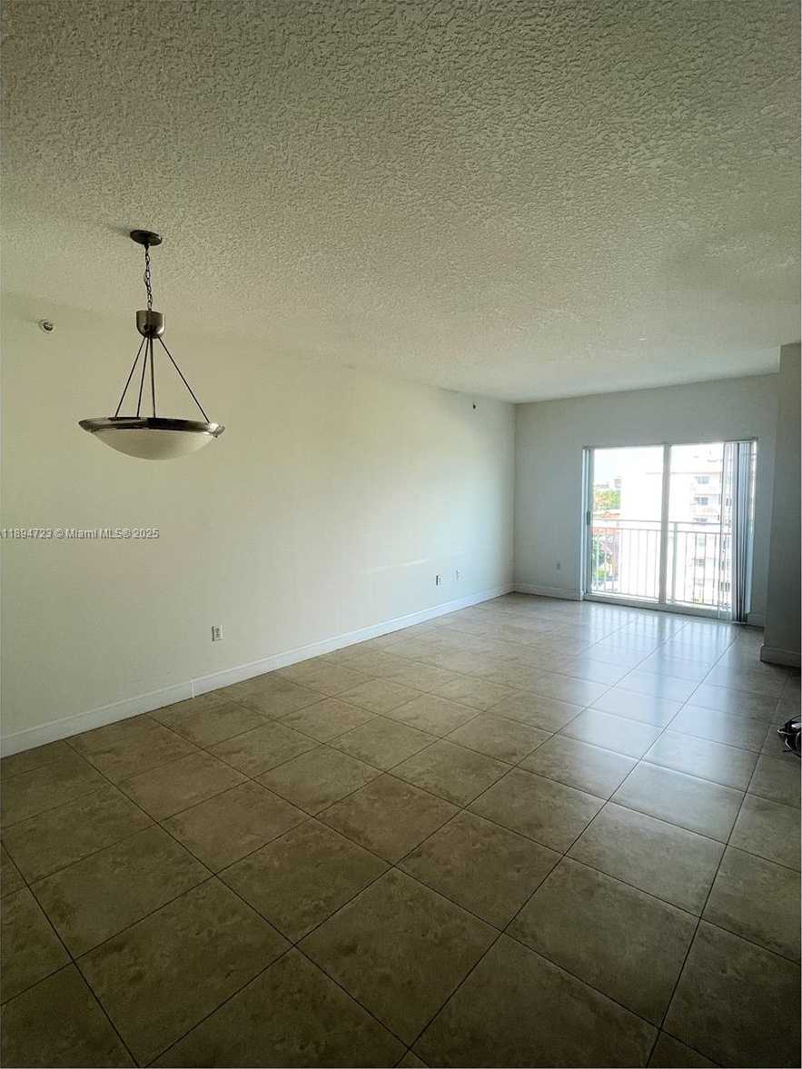 Small Image of 50 MENORES AVE #717, Coral Gables Number 6