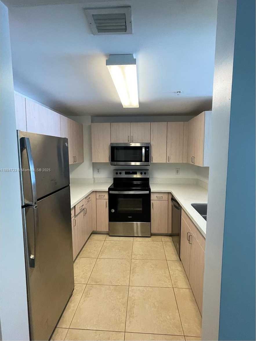 Small Image of 50 MENORES AVE #717, Coral Gables Number 8