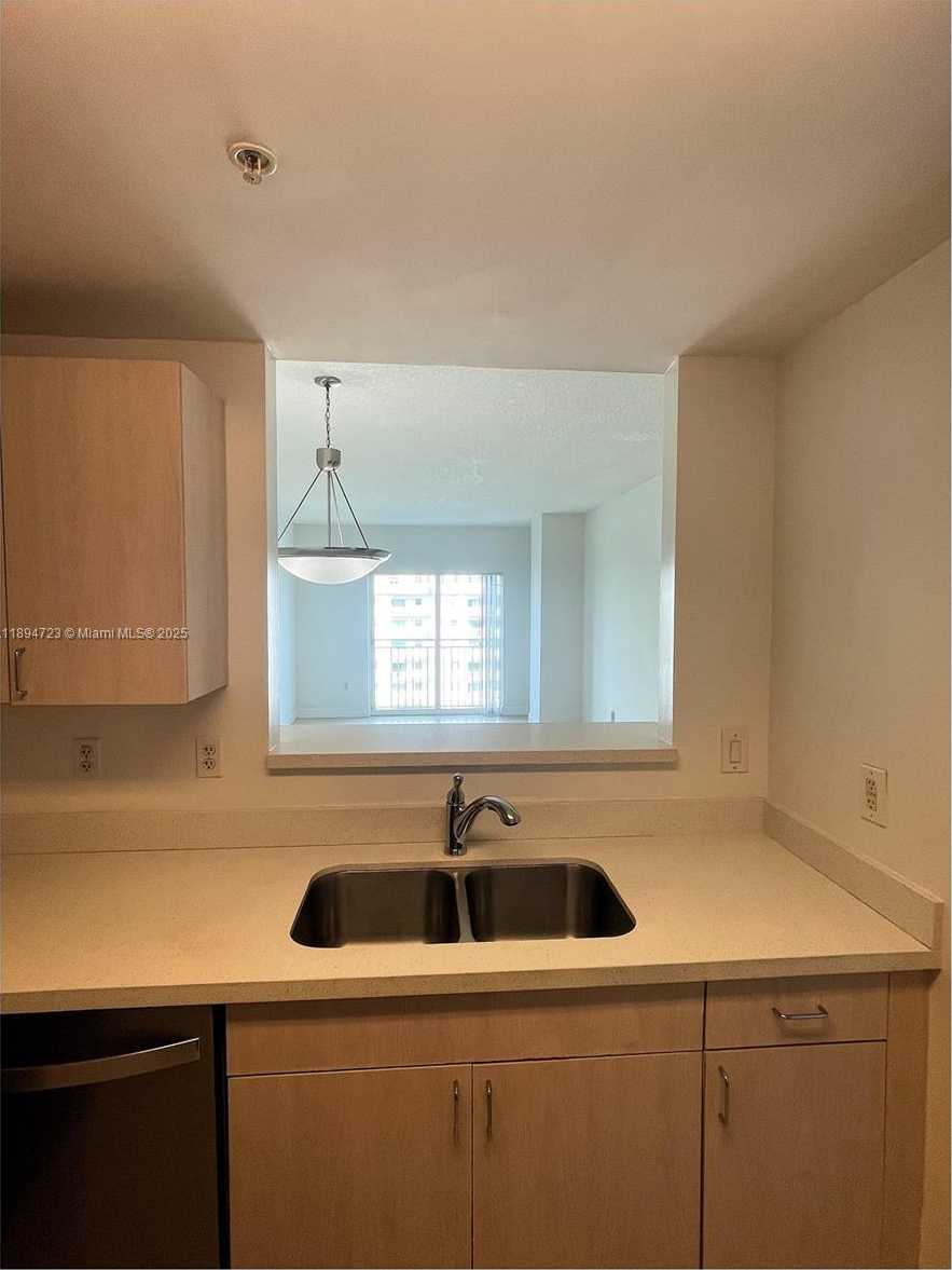 Small Image of 50 MENORES AVE #717, Coral Gables Number 9