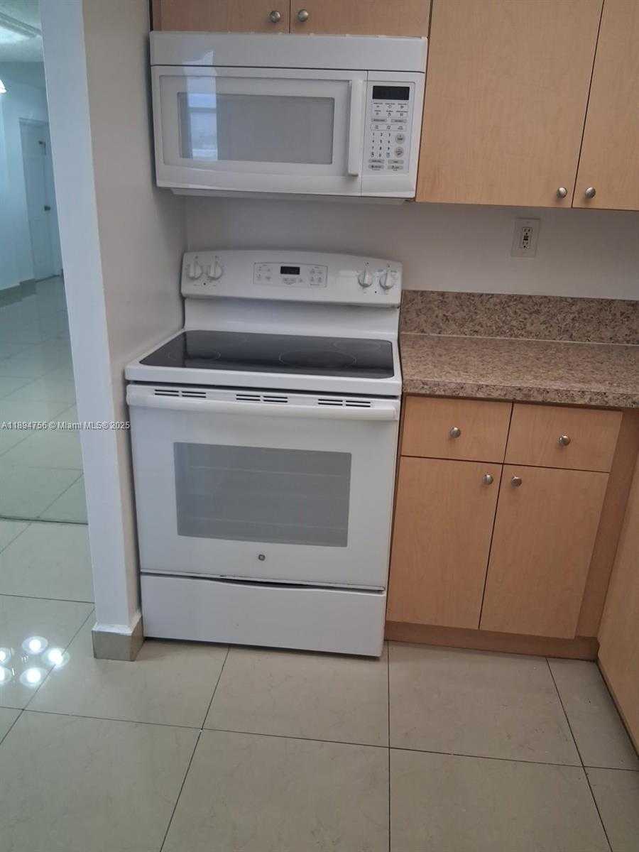 Small Image of 4675 WEST 18TH CT #606, Hialeah Number 5