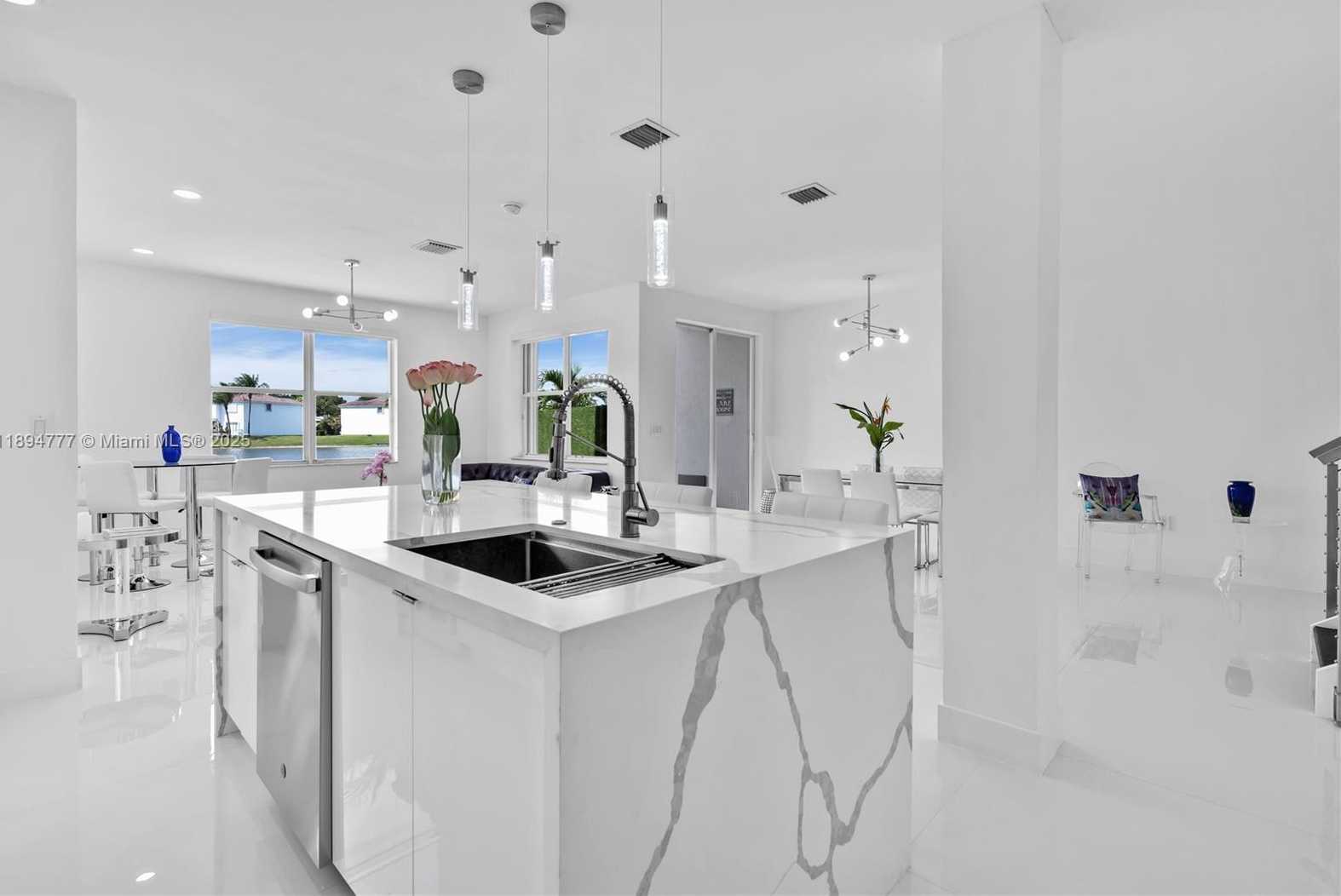 Small Image of 6644 NORTH WEST 107TH PL, Doral Number 10