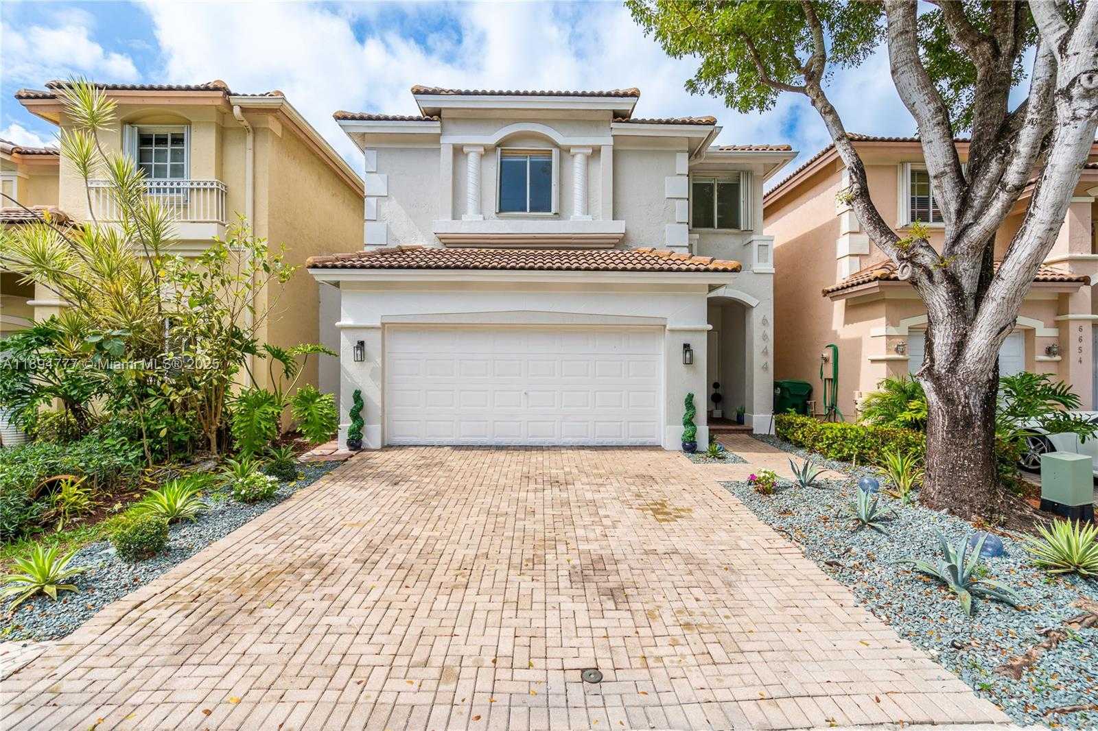 Small Image of 6644 NORTH WEST 107TH PL, Doral Number 3