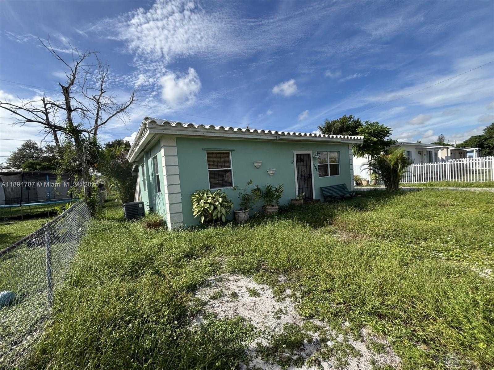 Small Image of Miami Number 3