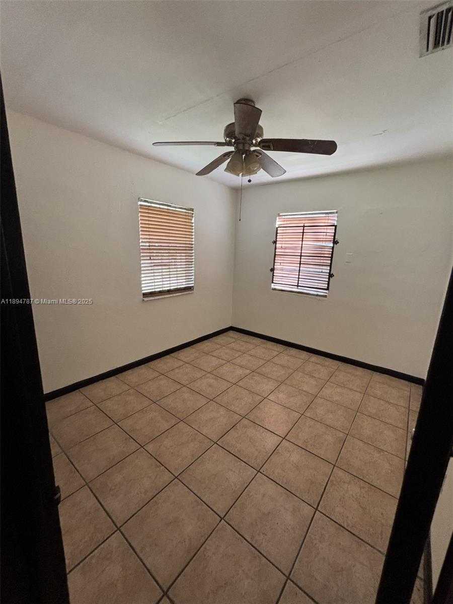 Small Image of Miami Number 8