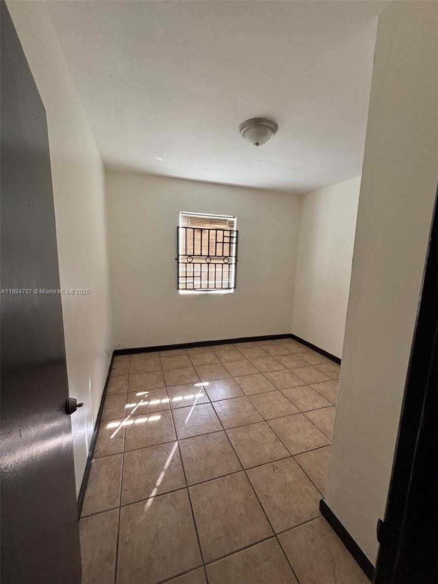 Small Image of Miami Number 9