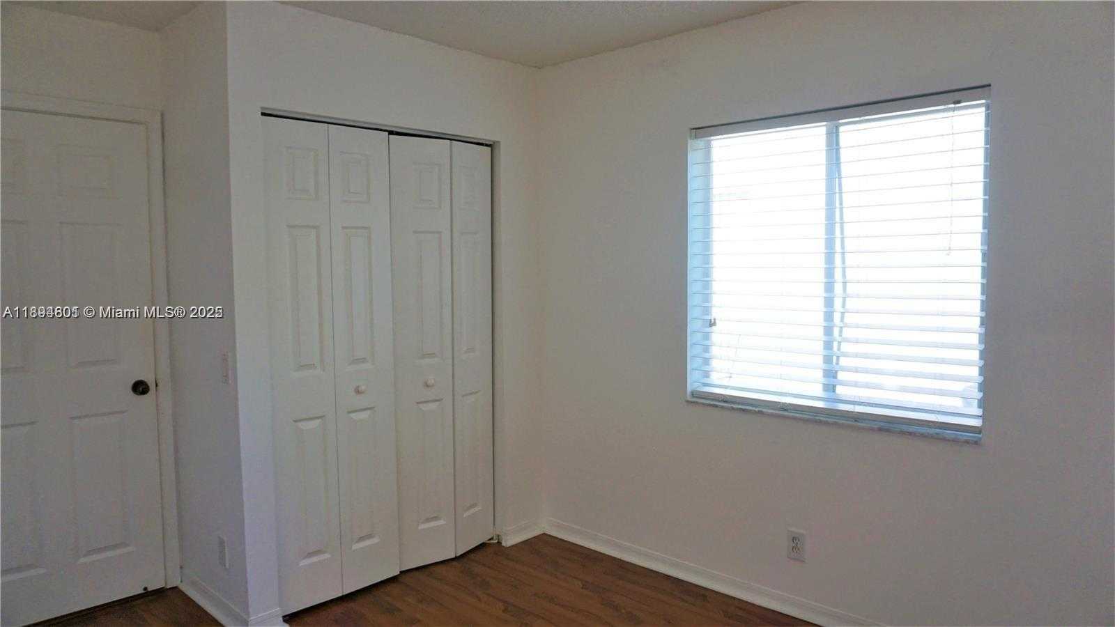 Small Image of 1121 ALEXANDER BND, Weston Number 20