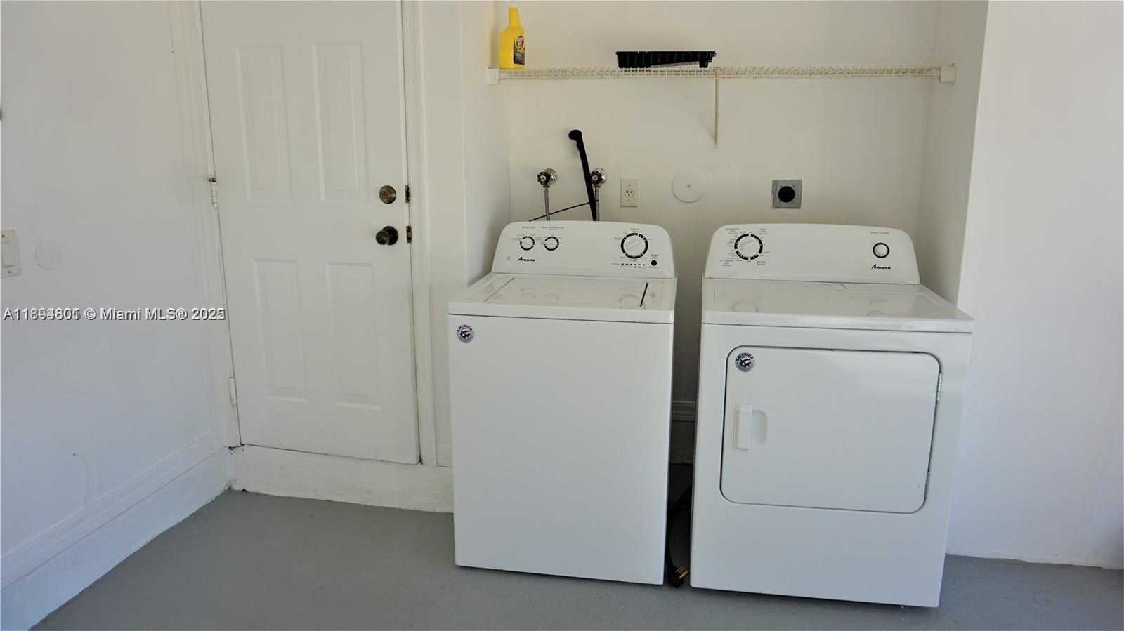 Small Image of 1121 ALEXANDER BND, Weston Number 22