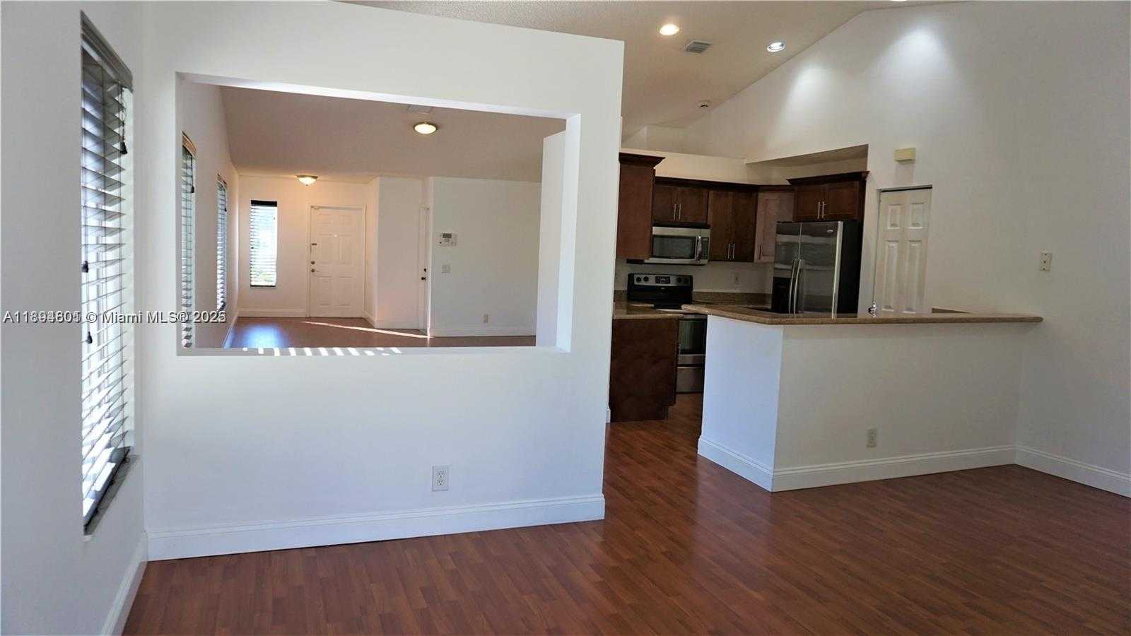 Small Image of 1121 ALEXANDER BND, Weston Number 8