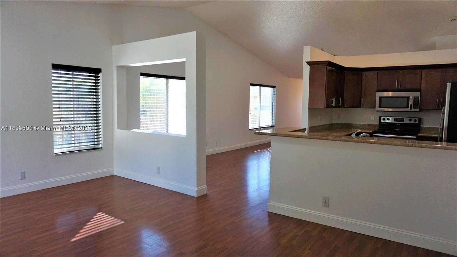 Small Image of 1121 ALEXANDER BND, Weston Number 9