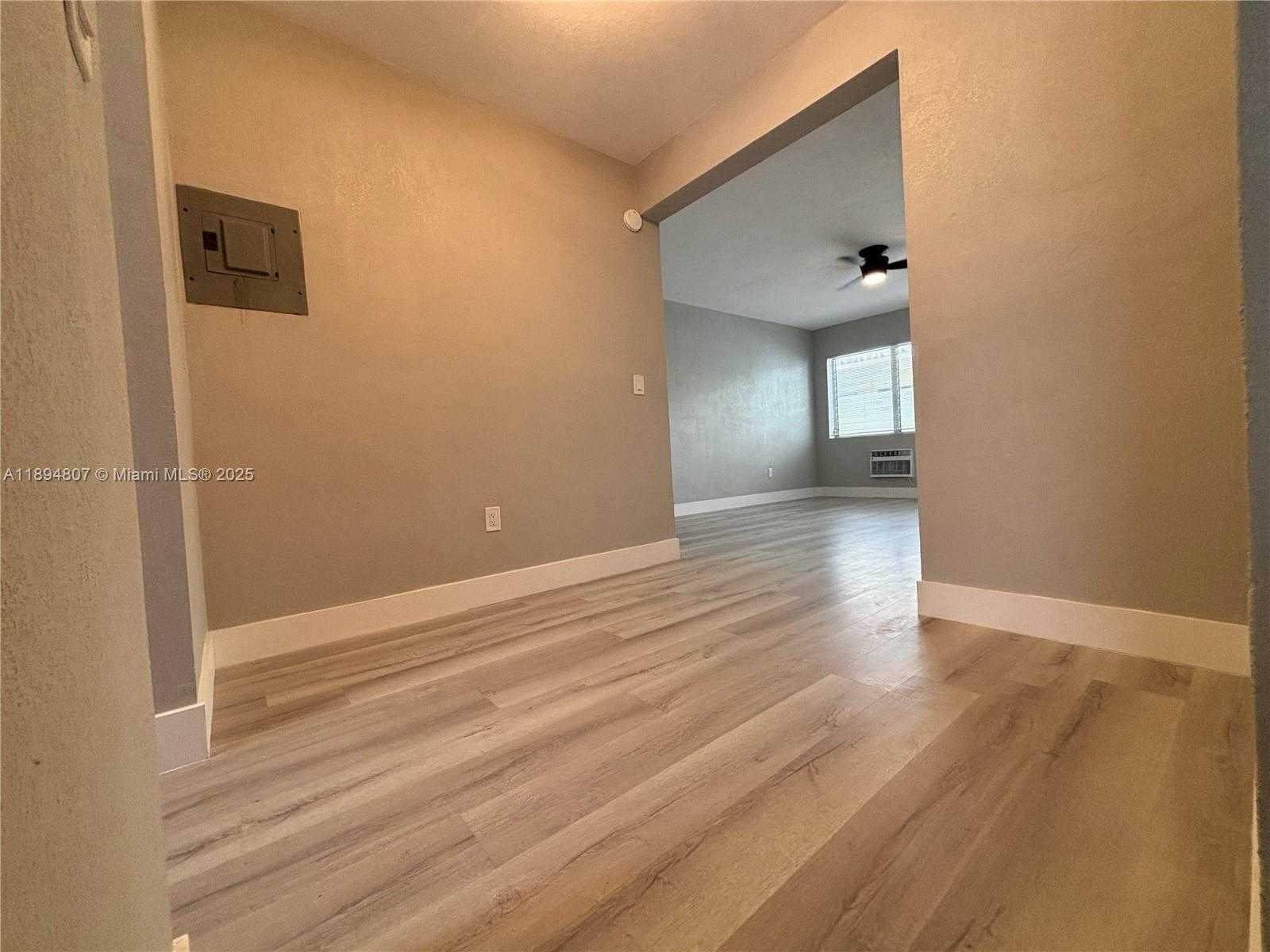 Small Image of 934 MERIDIAN AVE #2, Miami Beach Number 3