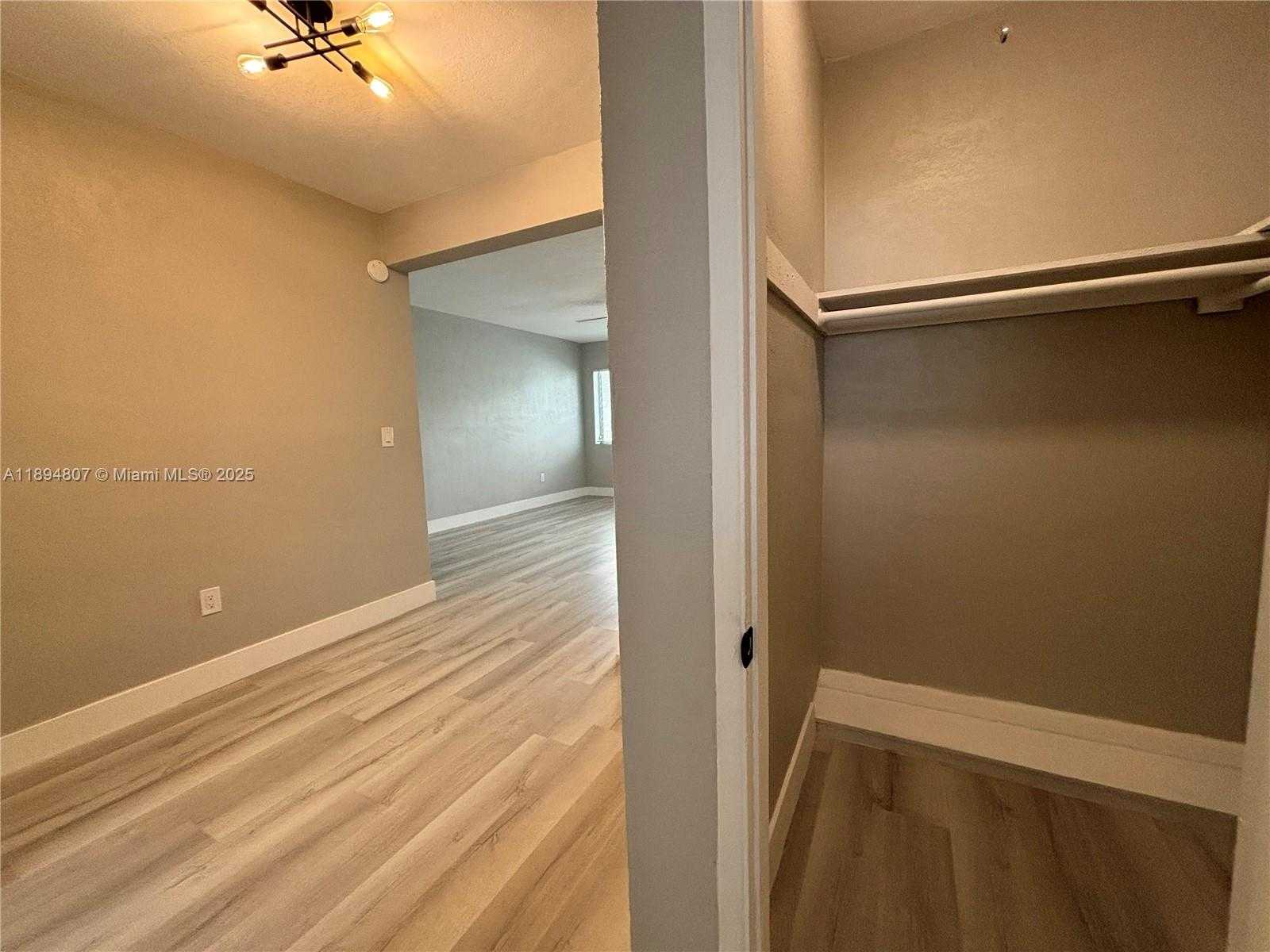 Small Image of 934 MERIDIAN AVE #2, Miami Beach Number 5