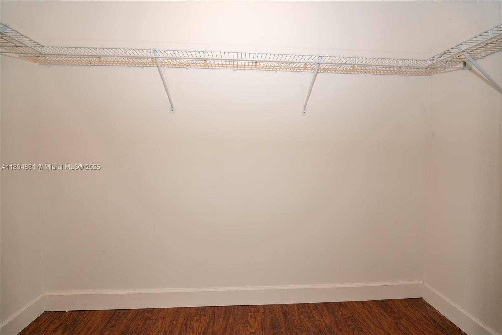 Small Image of 1900 NORTH BAYSHORE DR #3501, Miami Number 4