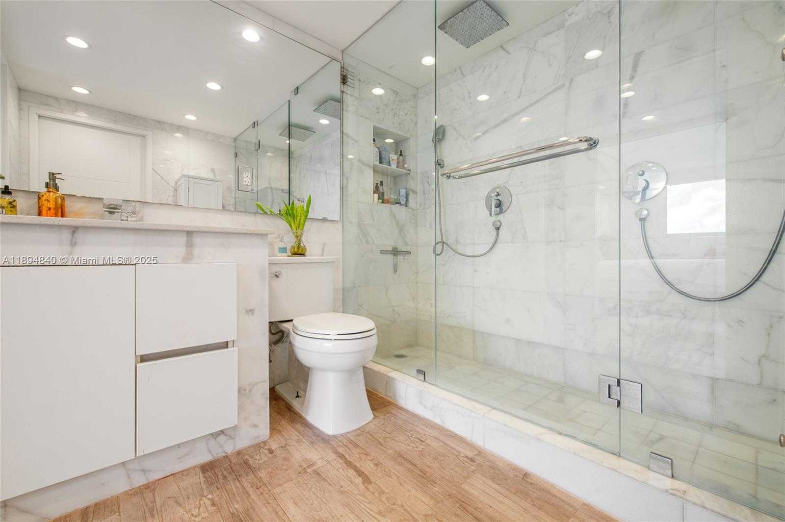 Small Image of 401 OCEAN DR #1006, Miami Beach Number 17