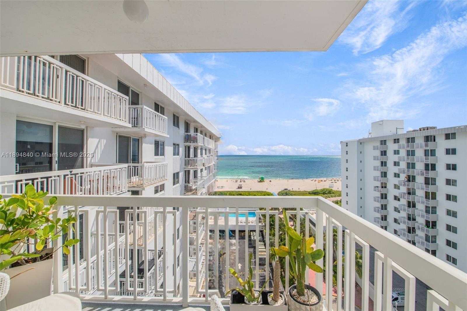Small Image of 401 OCEAN DR #1006, Miami Beach Number 3