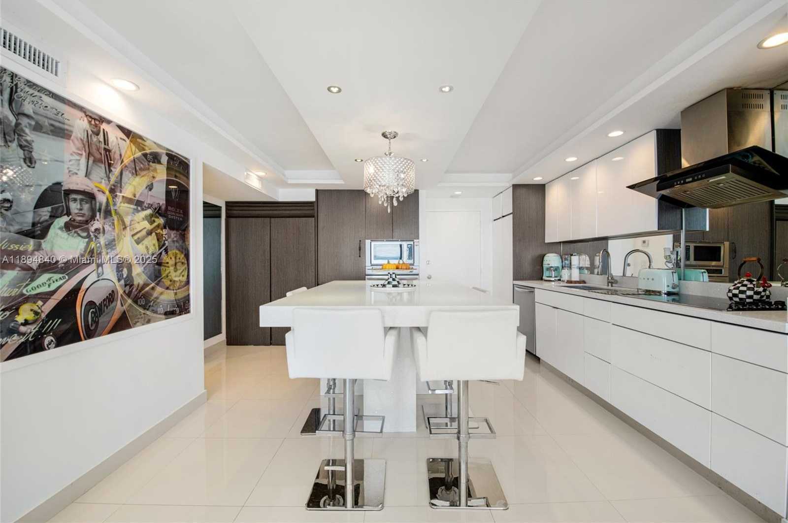 Small Image of 401 OCEAN DR #1006, Miami Beach Number 6