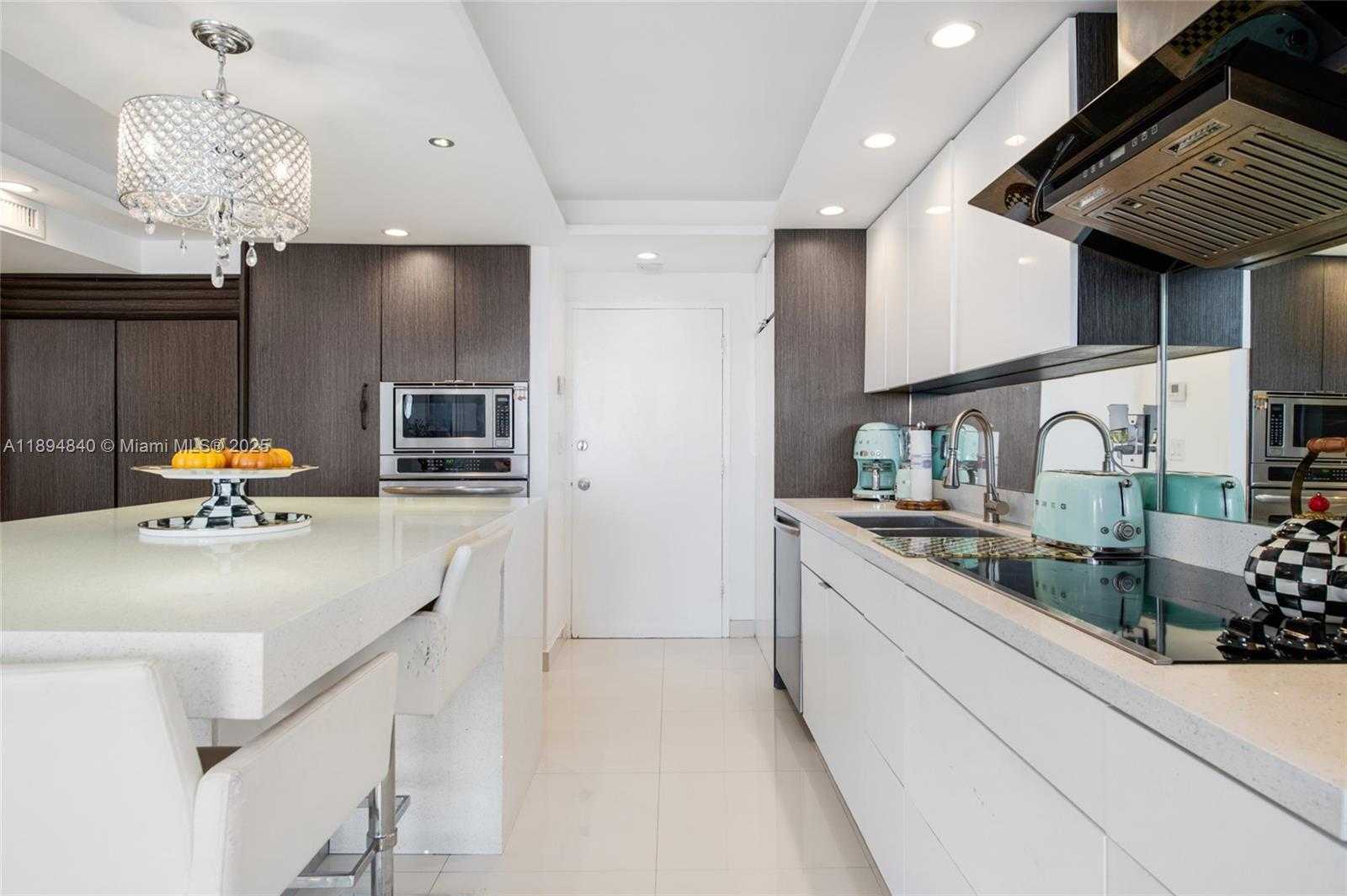 Small Image of 401 OCEAN DR #1006, Miami Beach Number 7