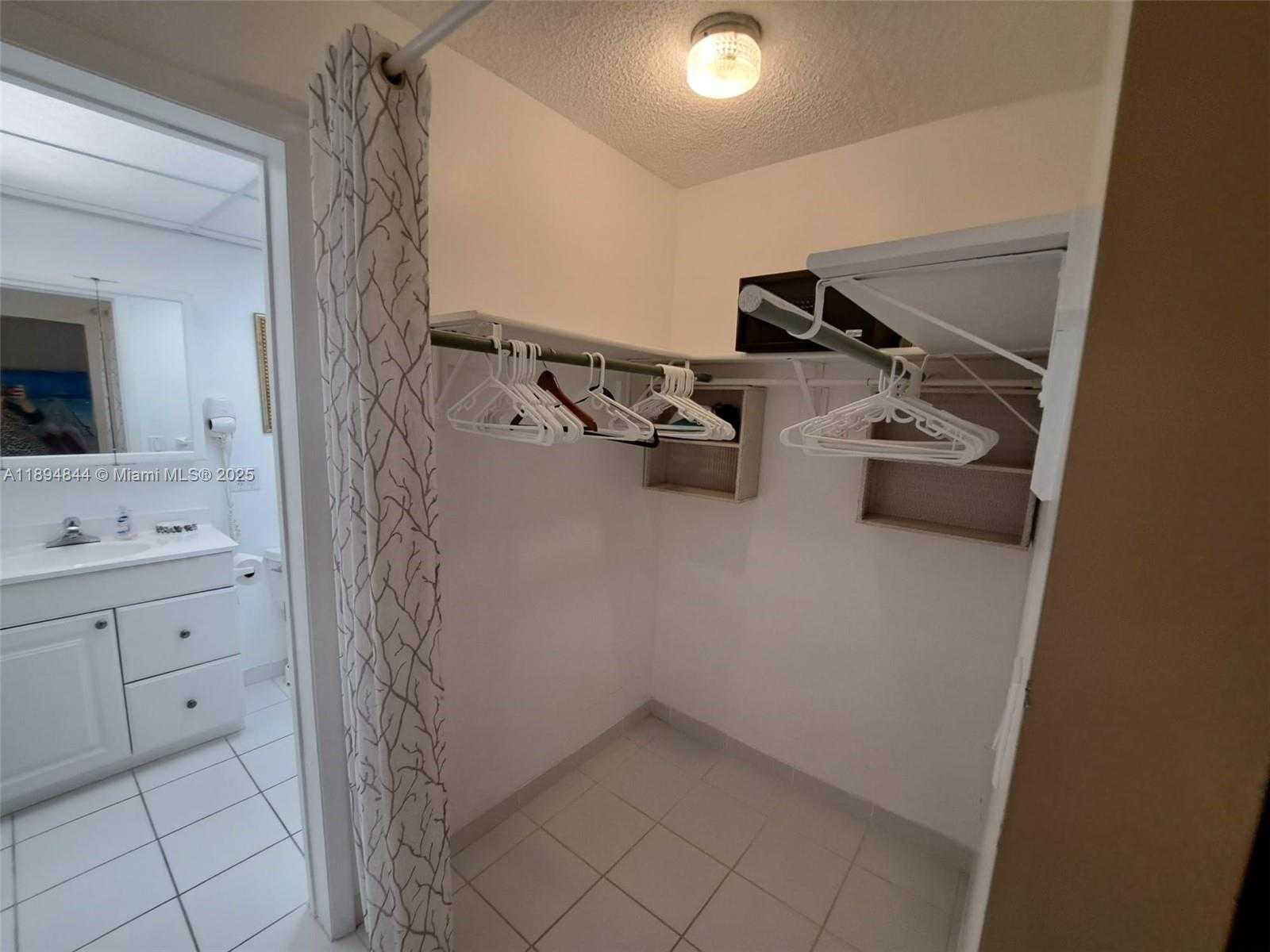 Small Image of 201 178TH DR #332, Sunny Isles Beach Number 13