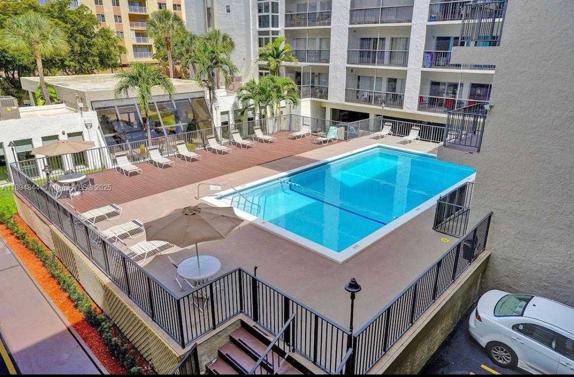 Small Image of 201 178TH DR #332, Sunny Isles Beach Number 2