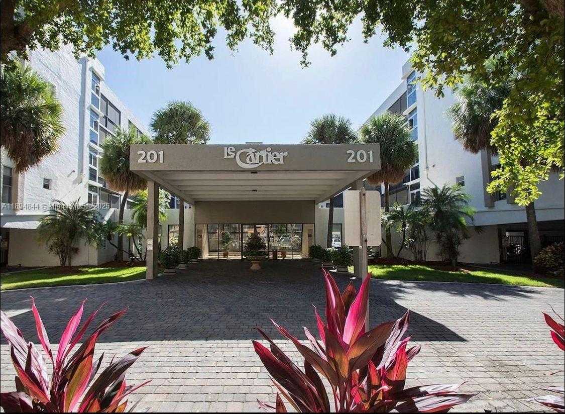 Small Image of 201 178TH DR #332, Sunny Isles Beach Number 3