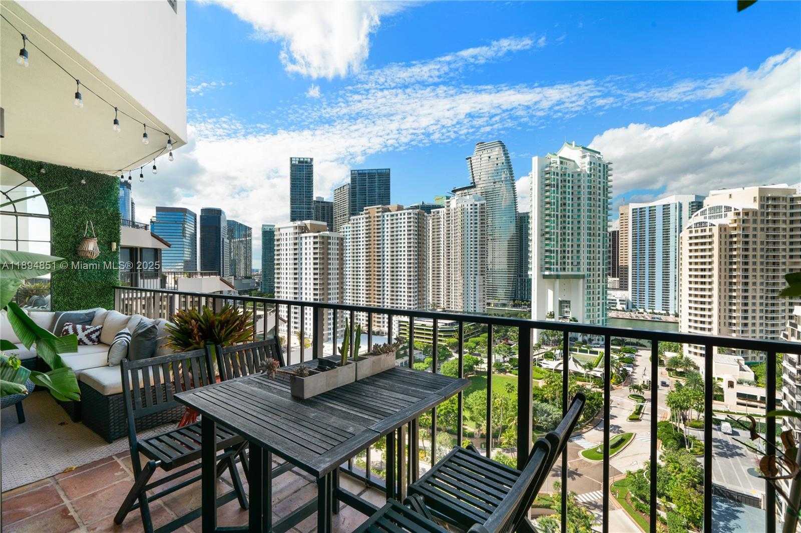 Small Image of 520 BRICKELL KEY DR #APH00, Miami Number 10