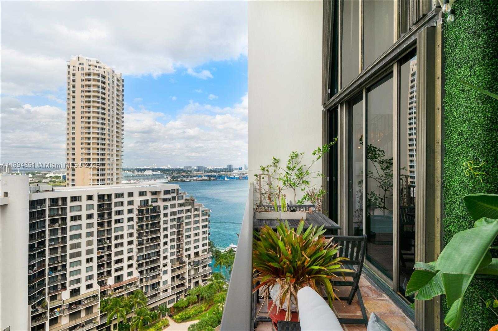 Small Image of 520 BRICKELL KEY DR #APH00, Miami Number 11