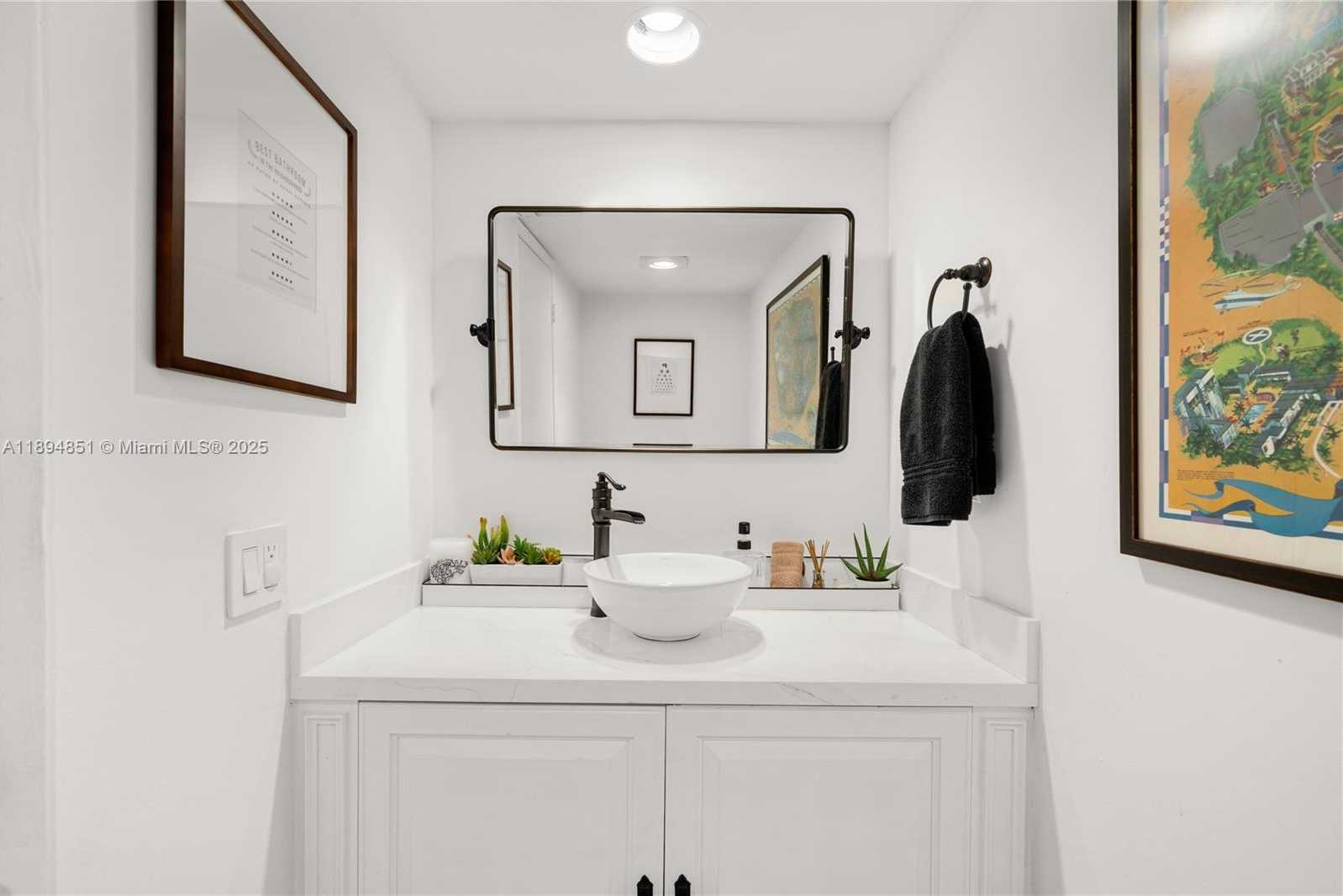 Small Image of 520 BRICKELL KEY DR #APH00, Miami Number 13