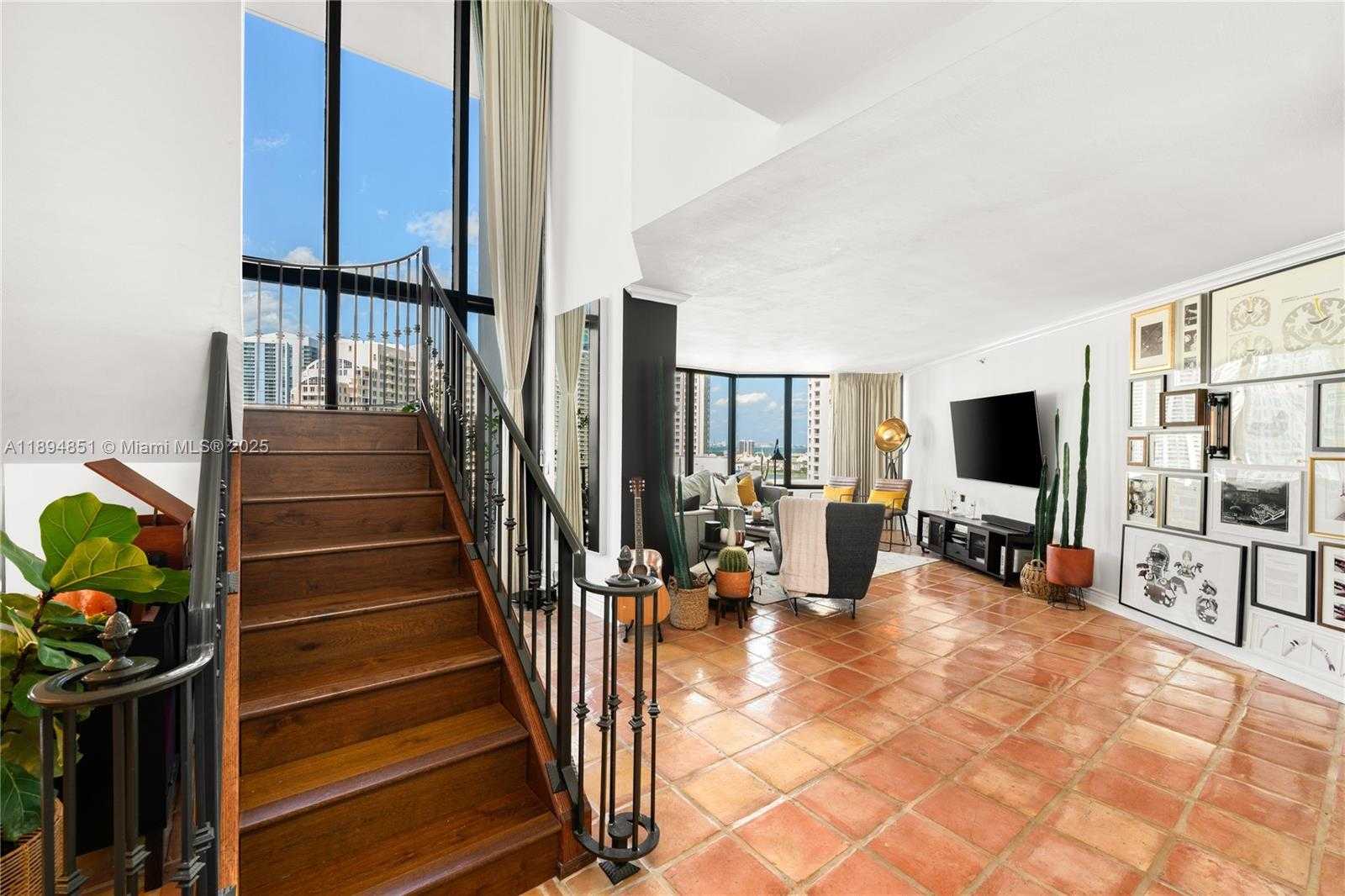 Small Image of 520 BRICKELL KEY DR #APH00, Miami Number 14