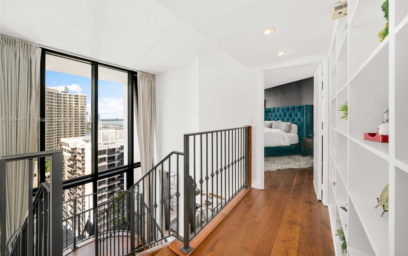 Small Image of 520 BRICKELL KEY DR #APH00, Miami Number 15