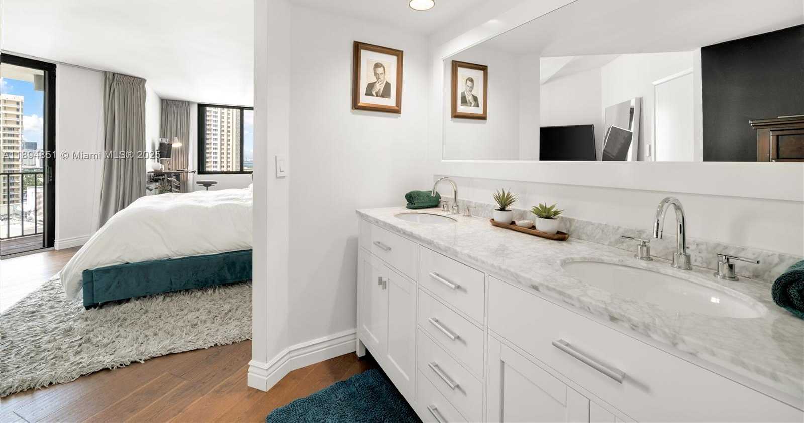 Small Image of 520 BRICKELL KEY DR #APH00, Miami Number 19