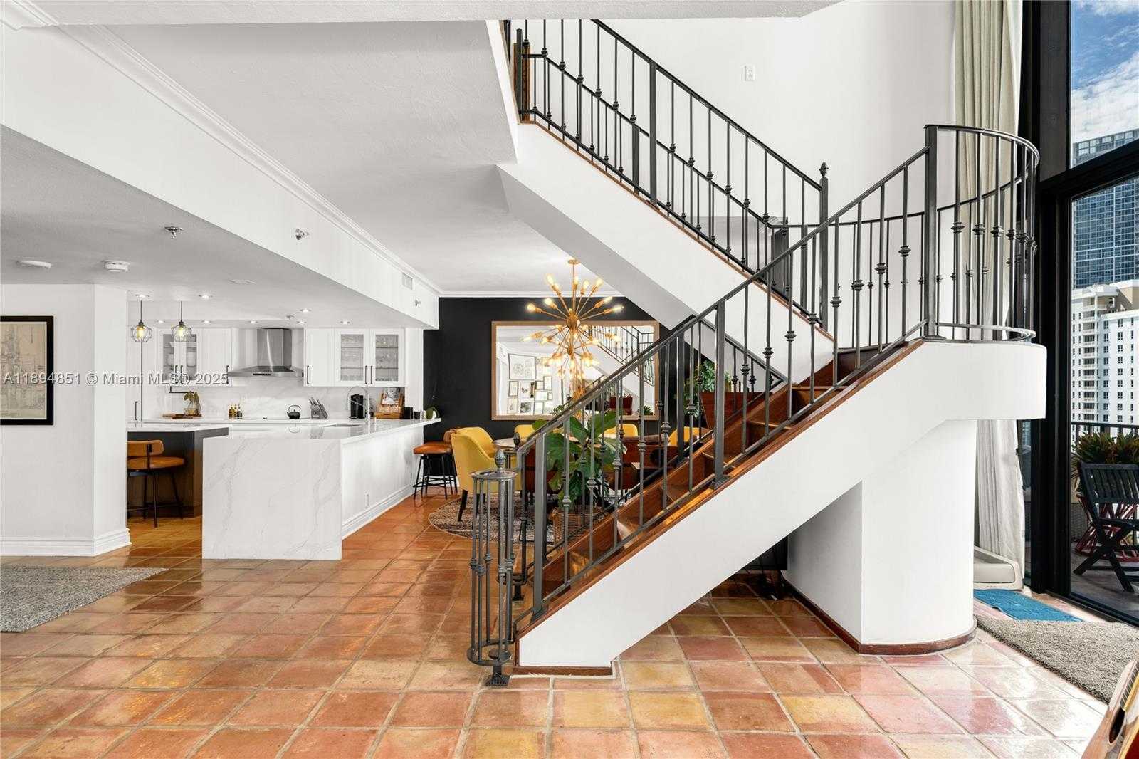 Small Image of 520 BRICKELL KEY DR #APH00, Miami Number 2