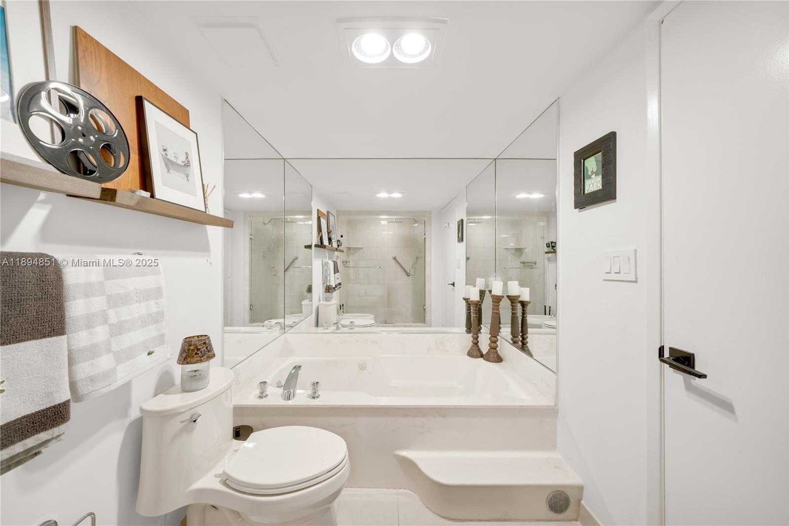 Small Image of 520 BRICKELL KEY DR #APH00, Miami Number 21