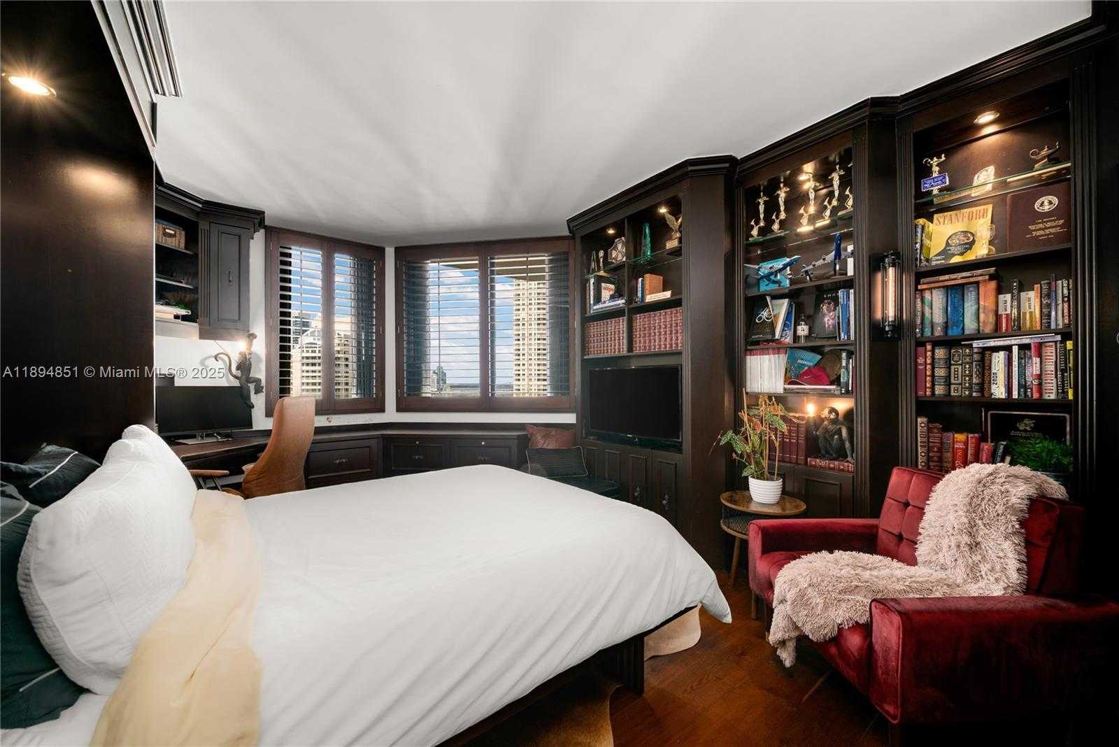 Small Image of 520 BRICKELL KEY DR #APH00, Miami Number 23