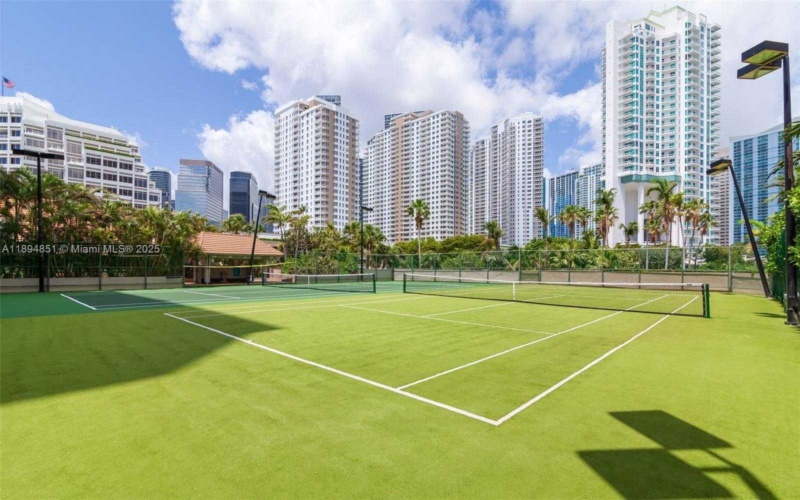 Small Image of 520 BRICKELL KEY DR #APH00, Miami Number 31