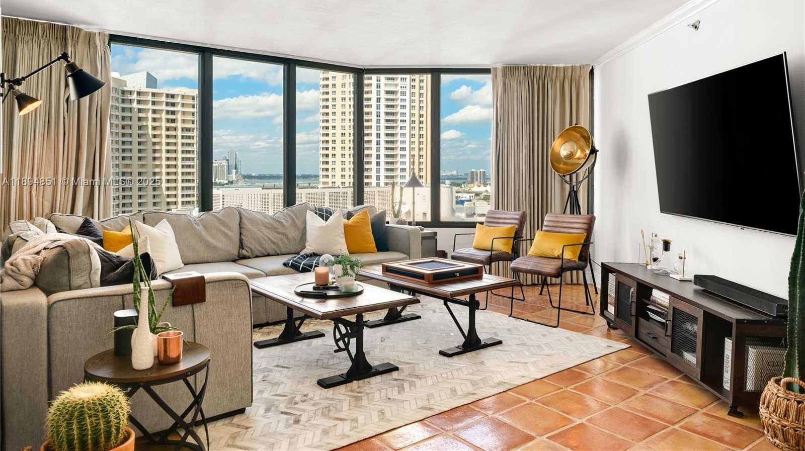 Small Image of 520 BRICKELL KEY DR #APH00, Miami Number 7