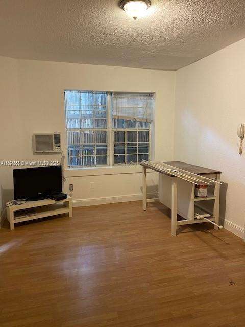 Small Image of 842 MERIDIAN AVE #1C, Miami Beach Number 2