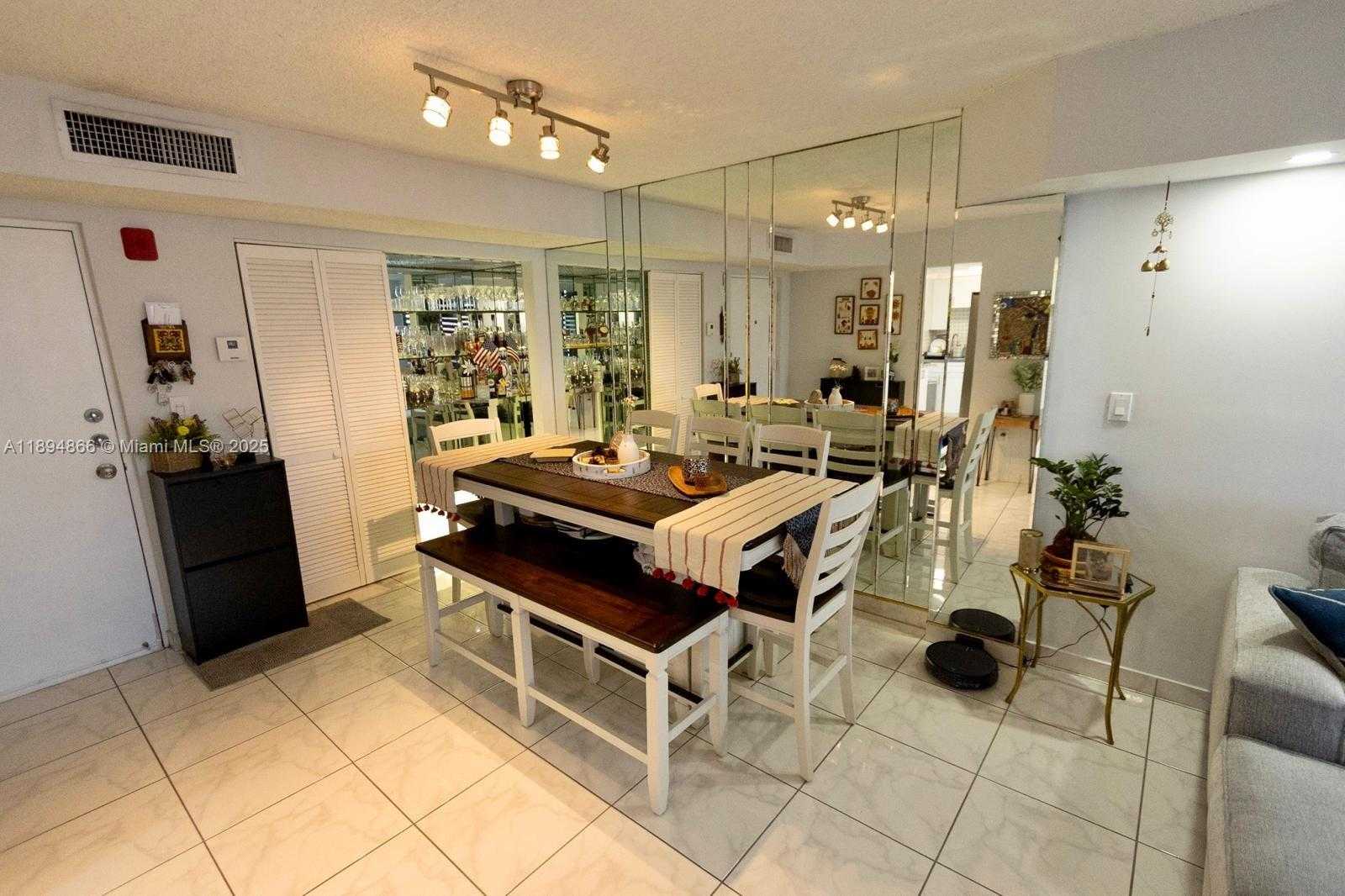 Small Image of 8101 BYRON AVE #508, Miami Beach Number 10