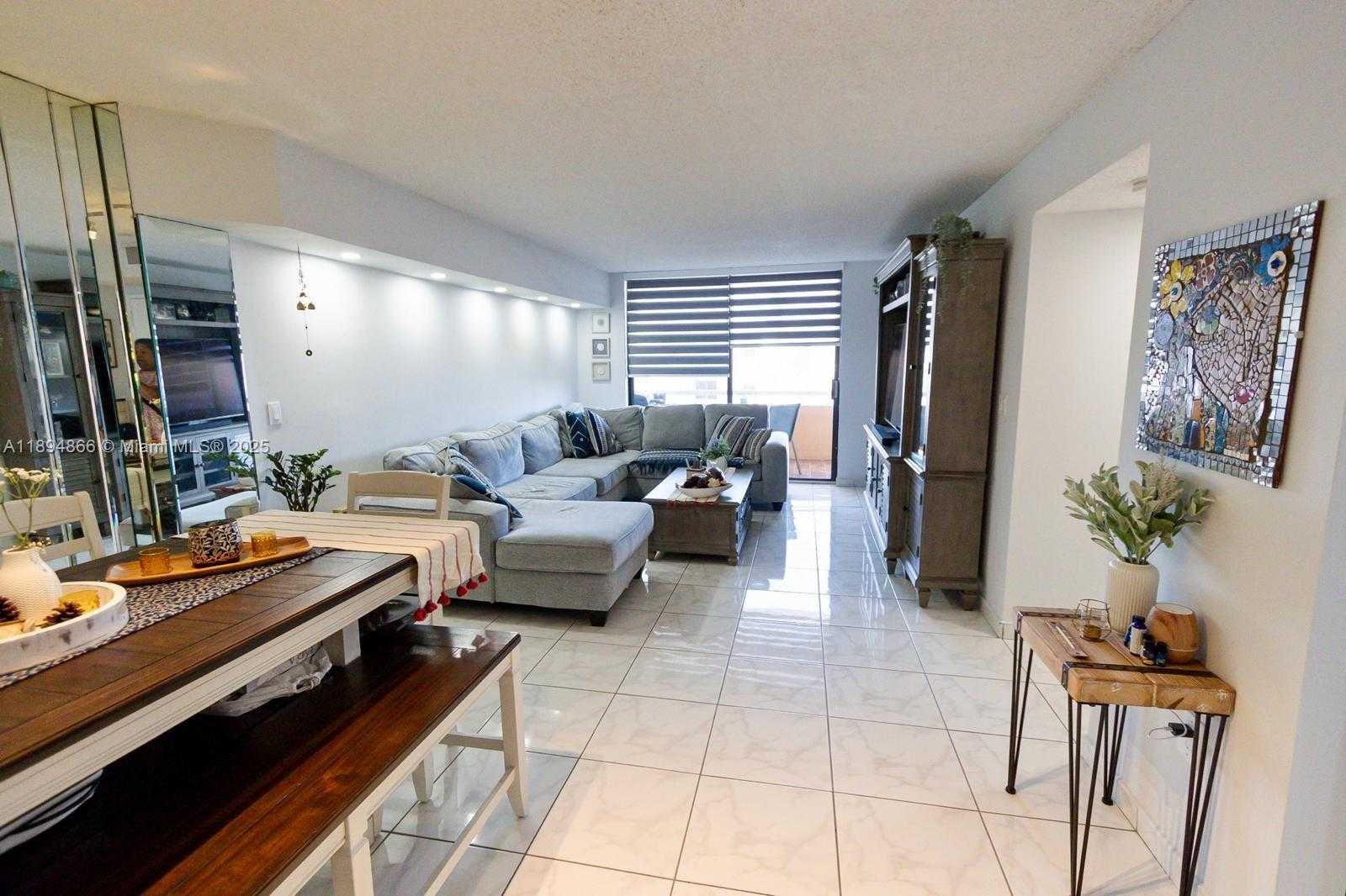Small Image of 8101 BYRON AVE #508, Miami Beach Number 11