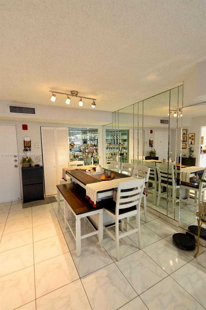 Small Image of 8101 BYRON AVE #508, Miami Beach Number 12