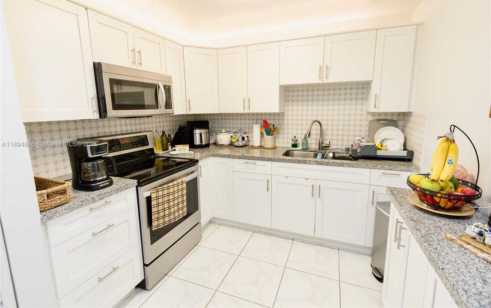 Small Image of 8101 BYRON AVE #508, Miami Beach Number 19