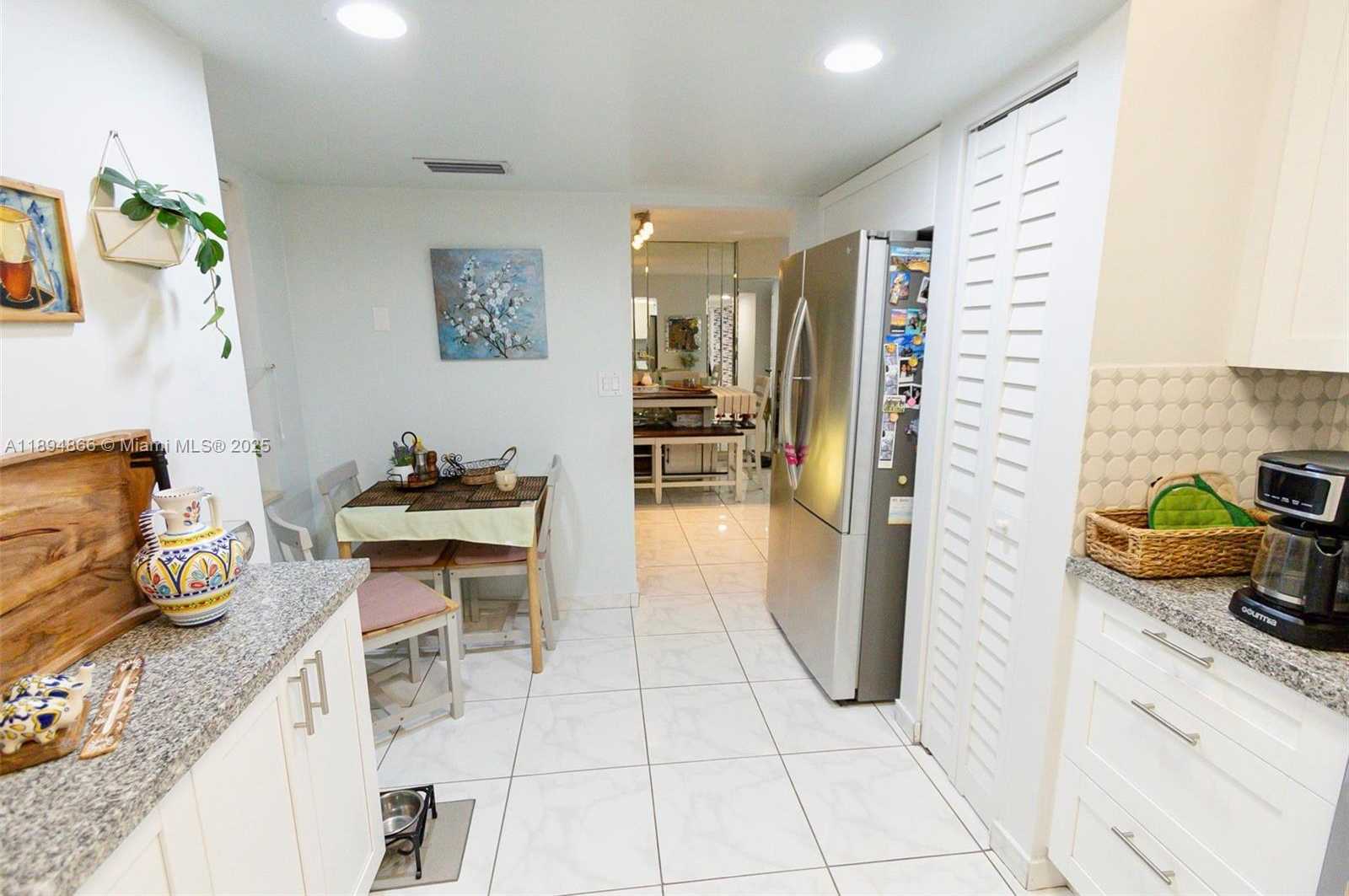 Small Image of 8101 BYRON AVE #508, Miami Beach Number 20