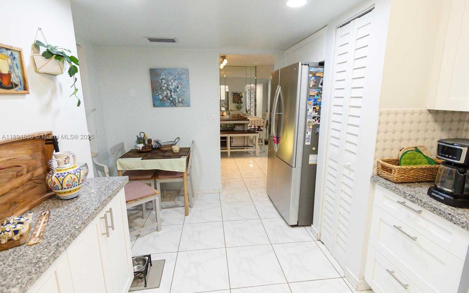 Small Image of 8101 BYRON AVE #508, Miami Beach Number 21