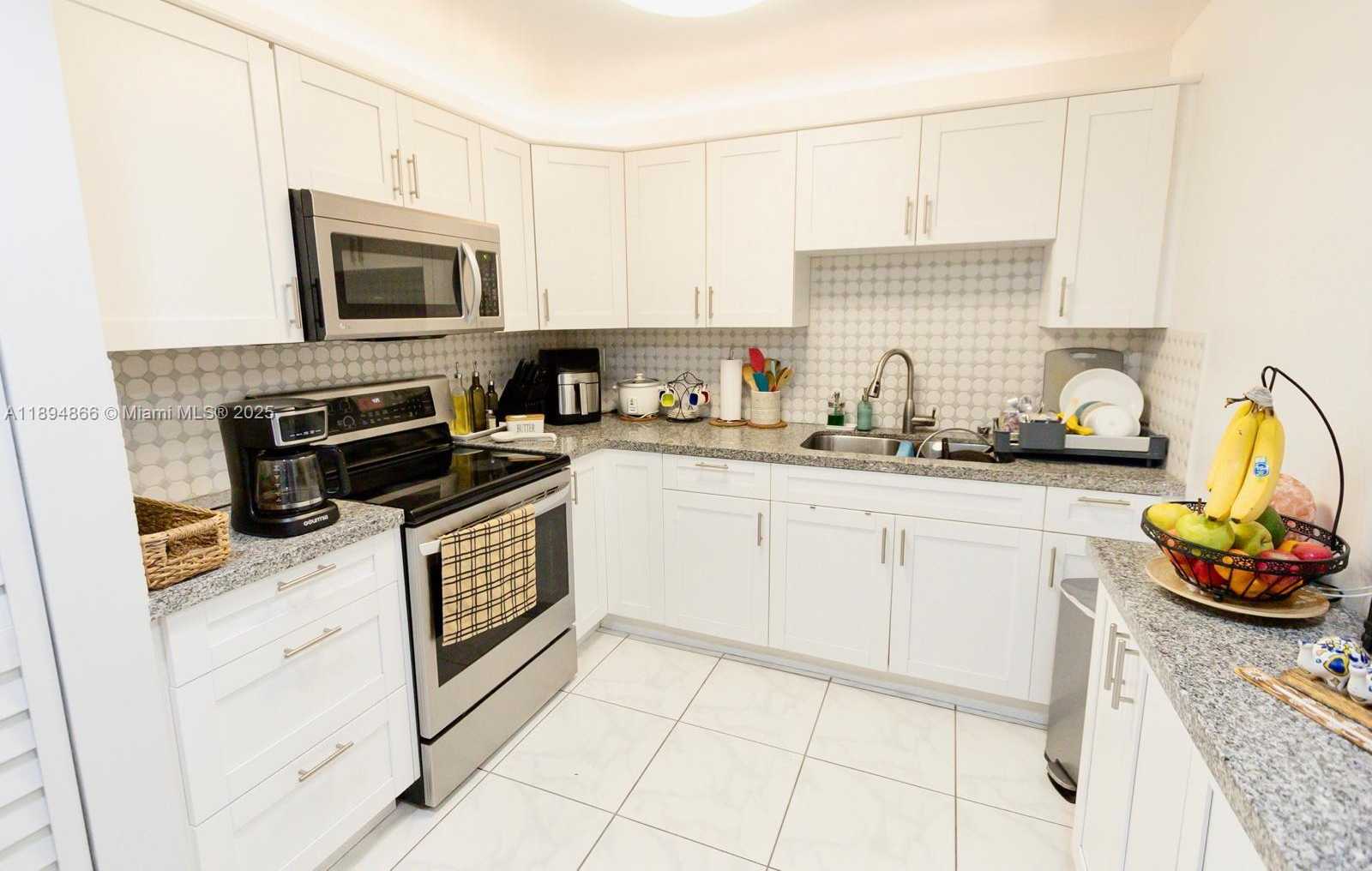 Small Image of 8101 BYRON AVE #508, Miami Beach Number 23