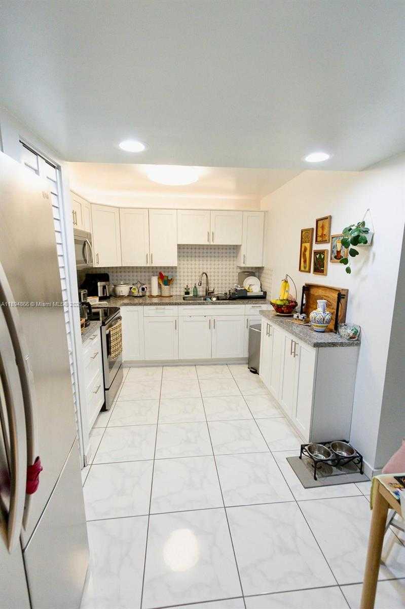 Small Image of 8101 BYRON AVE #508, Miami Beach Number 25