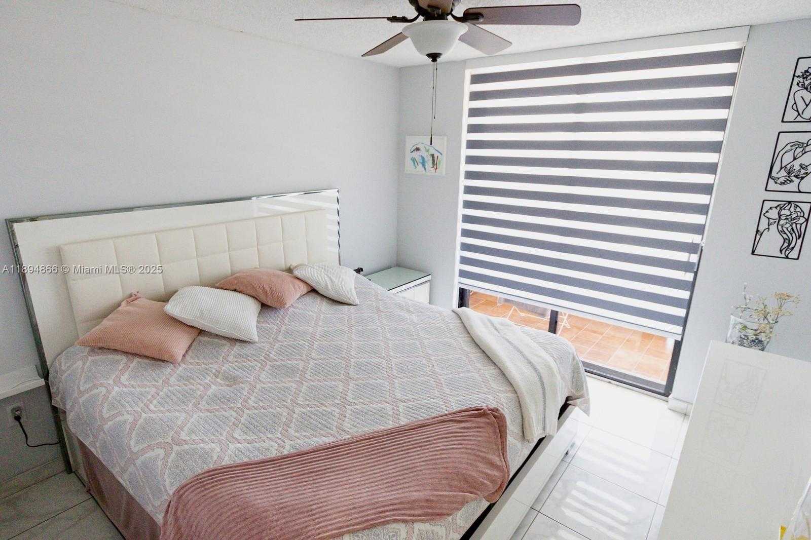 Small Image of 8101 BYRON AVE #508, Miami Beach Number 29